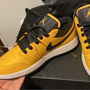 Air Jordan 1 Low GS university gold/black
